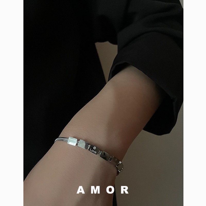Vòng Đeo Tay Bằng Thép Không Gỉ Cao Cấp Hình Vuông Chữ love Sang Trọng