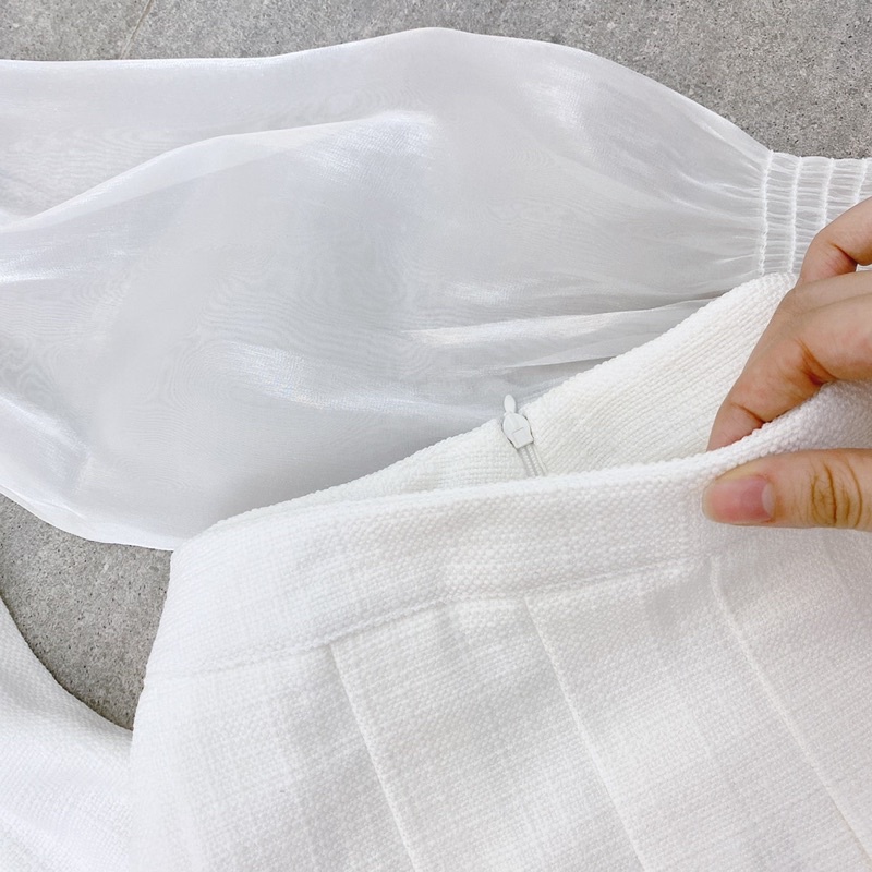 SET ÁO TRẮNG PHỐI TAY VOAN NƠ CỔ + CHÂN VÁY XẾP