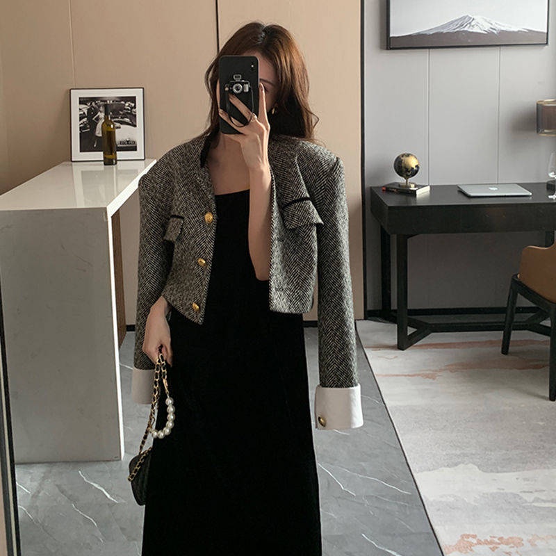 Áo Khoác Cổ Đứng Màu Trắng Đen Phong Cách Retro Pháp Cho Nữ