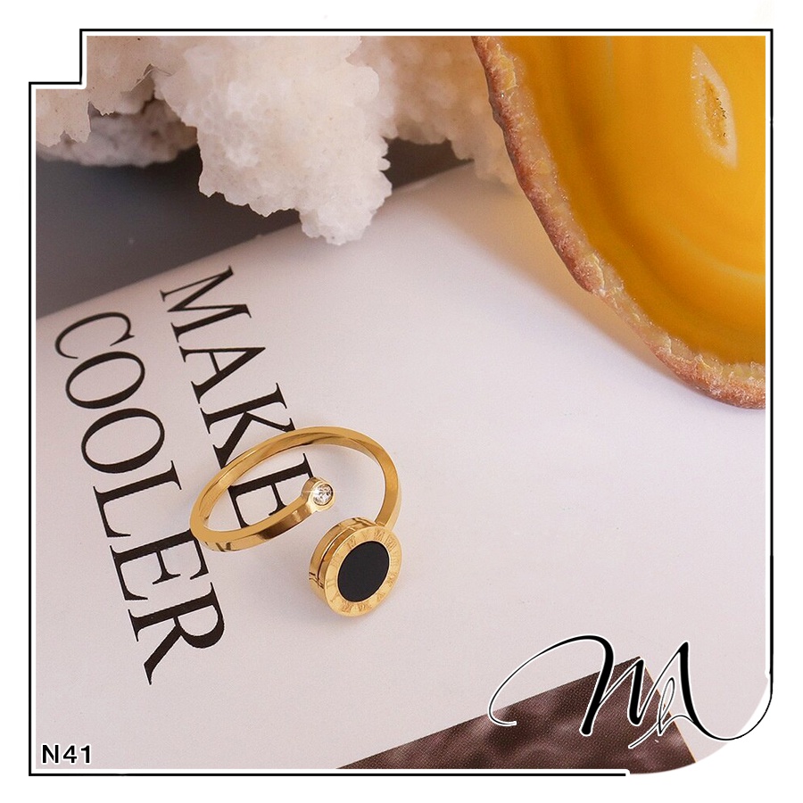 Nhẫn nữ Titan freesize mặt số La Mã xà cừ đen - Măng’s House N41