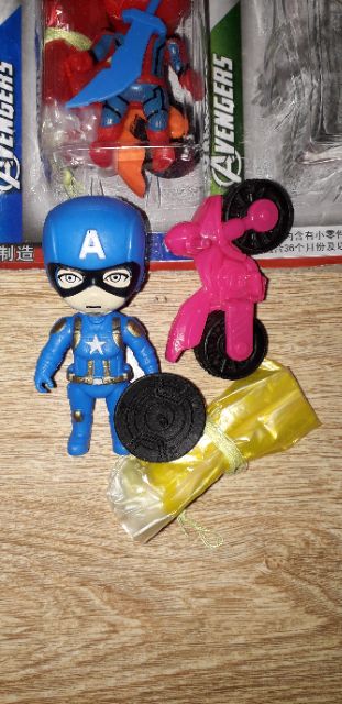 Bộ Siêu anh hùng nhảy dù và các phụ kiện đi kèm bằng nhựa rất đẹp