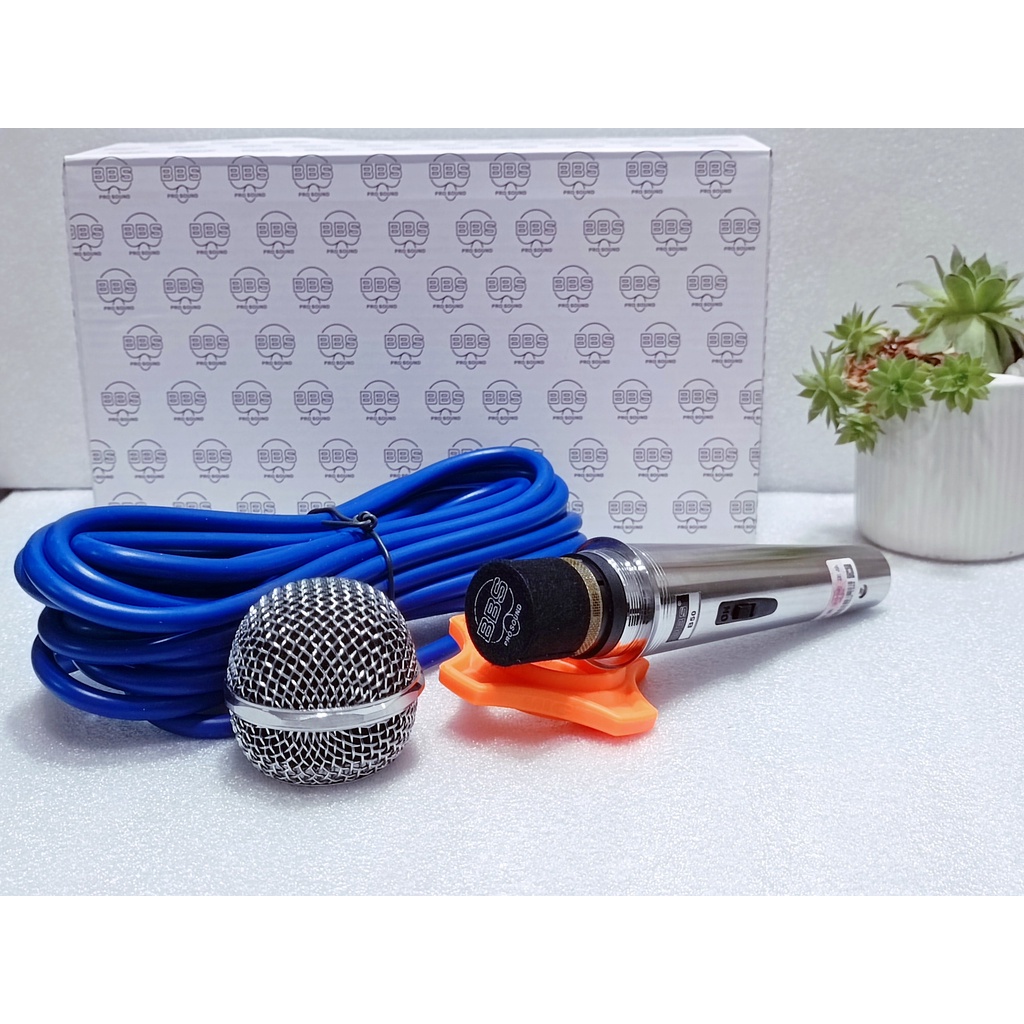 Micro có dây . Micro karaoke BBS B50 chống hú tốt, hát nhẹ không mất sức , đầu dây đúc chác chắn chống đứt gãy