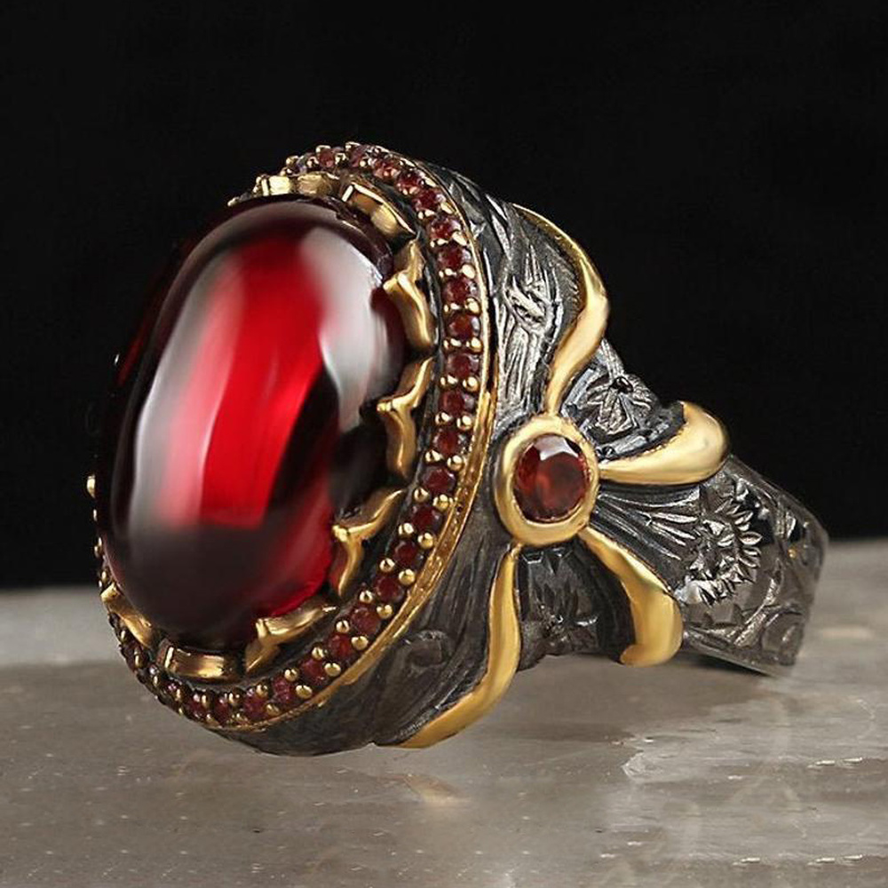 Nhẫn Thép Titan Đính Đá Ruby Đỏ Phong Cách Vintage Độc Đáo Cho Nam