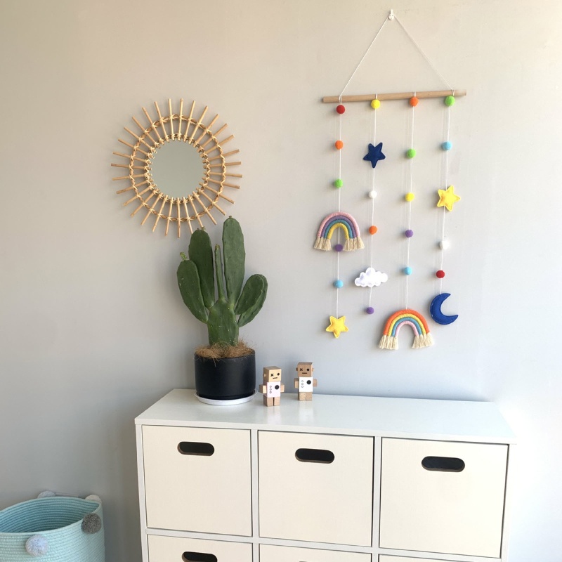 Giá Đỡ Trưng Bày Ảnh Treo Tường Kèm Bóng Lông Màu Cầu Vồng Độc Đáo Trang Trí Nhà Cửa