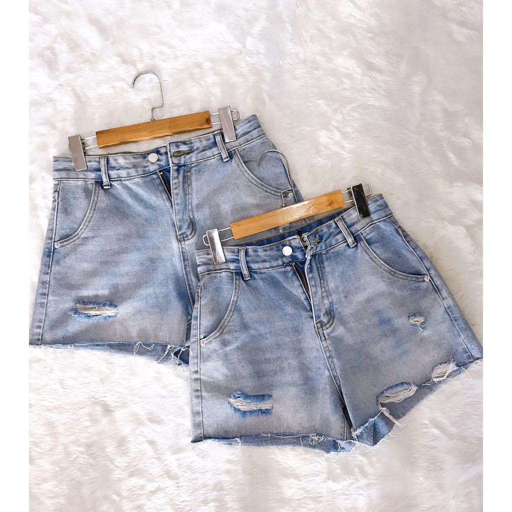 Quần shorts jean Louis Vuitton - 22CHIC