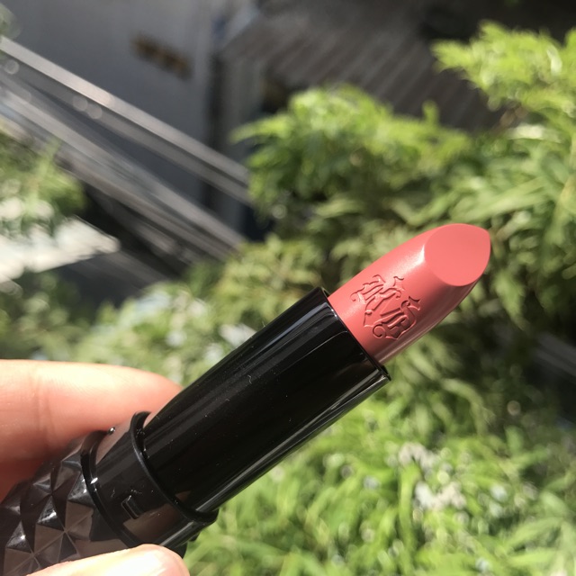 Son thỏi Kat Von D Studded Kiss creme lipstick