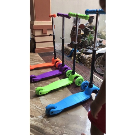 Xe trượt scooter 3 bánh có bánh xe phát sáng cho bé yêu