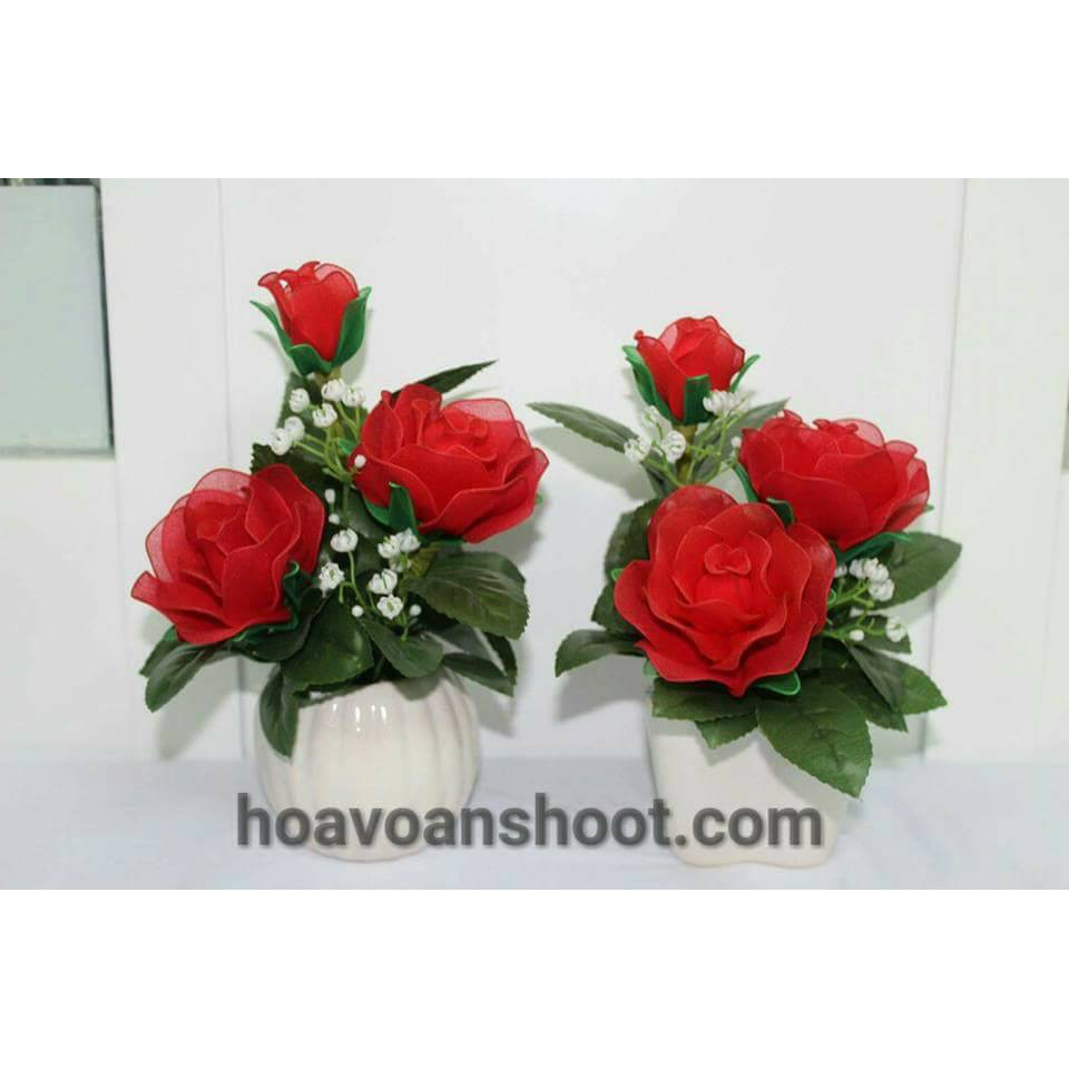 LỌ HOA HỒNG BẰNG VOAN 3BÔNG ĐỎ