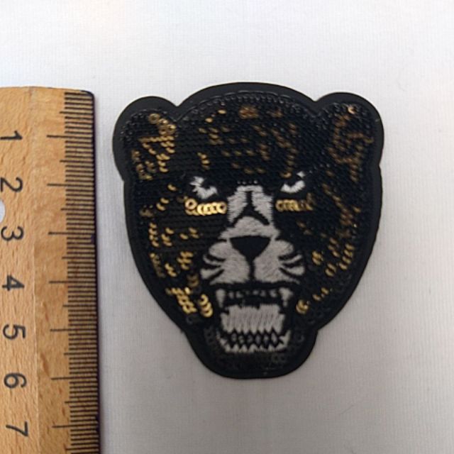 Hình ủi và hình may kim sa