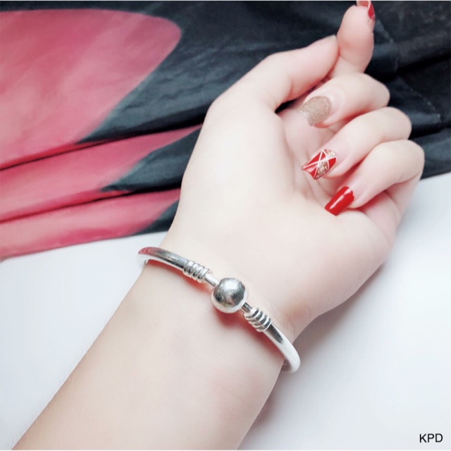 Vòng tay bạc ta