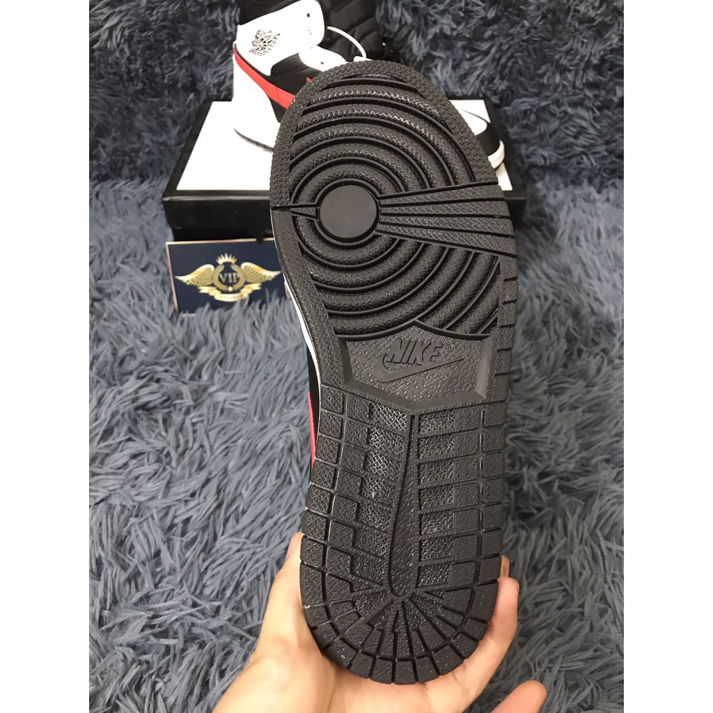 ⚡𝐆𝐈𝐀̉𝐌 𝟓𝟎%⚡ Giầy Jordan 1 Cao Cổ Đen Trắng Logo Đỏ – Bản 1.1 [ 𝐓𝐀̣̆𝐍𝐆 𝐓𝐇𝐄̂𝐌 𝟏 𝐁𝐎̂ 𝐆𝐈𝐀̂𝐘] + Full Box, Bill | BigBuy360 - bigbuy360.vn