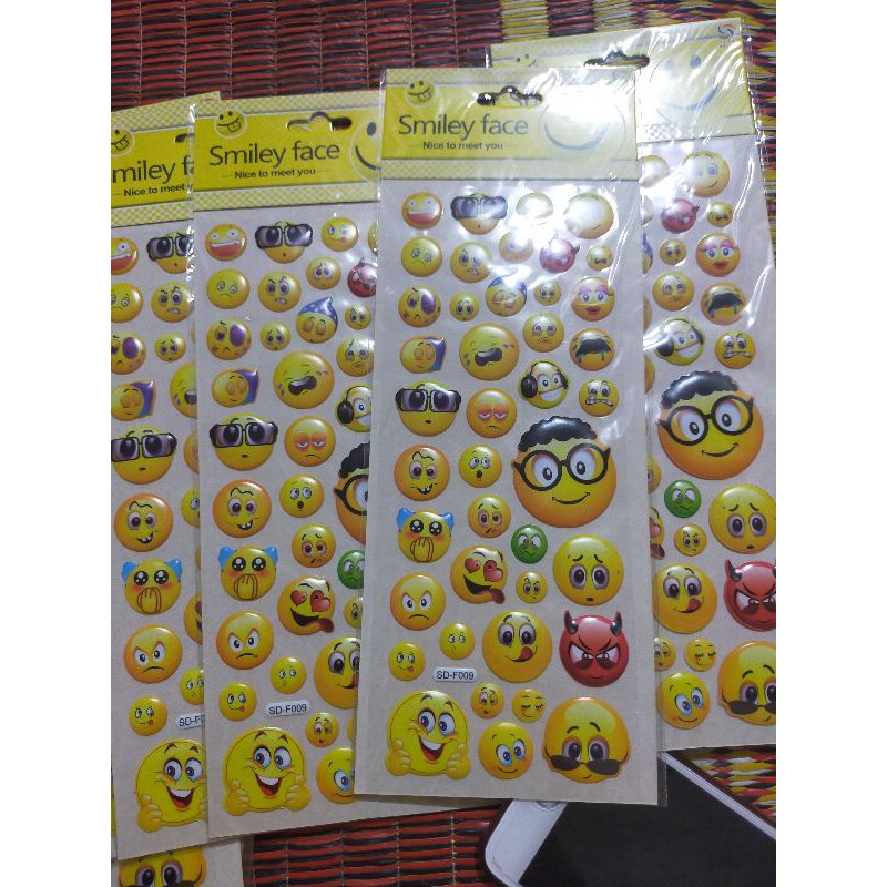 Miếng Dán Hình Mặt Cười Dùng Trang Trí Điện Thoại Laptop