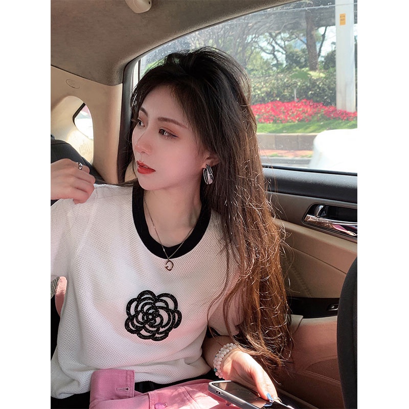 Áo sweater Dệt Kim Tay Ngắn Cổ Tròn Thêu Hình Hoa Trà Viền Màu Sắc Tương Phản Thời Trang Cho Nữ