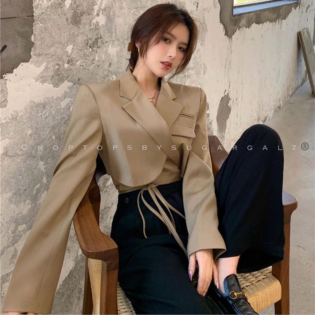 Áo croptop cổ vest vạt chéo thắt dây be sáng kèm quần ống rộng cạp cao - by SGGz