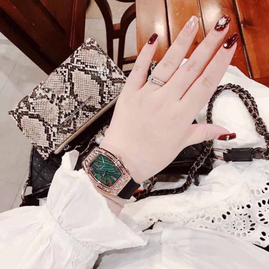 Đồng hồ nữ Davena mặt bầu quai silicon mềm dẻo, bảo hành 12 tháng