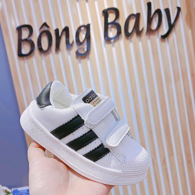 Giày adidas trẻ em