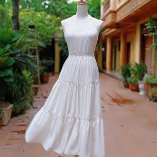Váy cổ yếm màu trắng