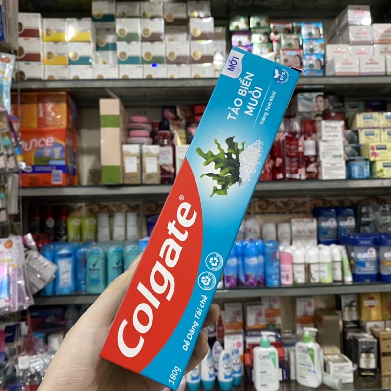 Kem đánh răng trắng răng Colgate Naturals Seaweed and Crystalline Salts 180g