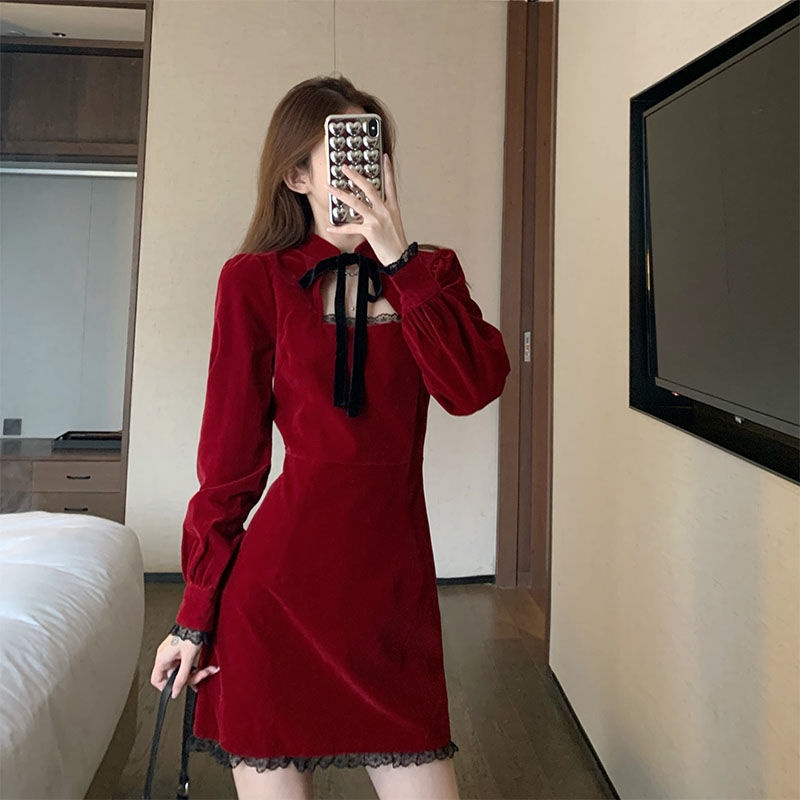 Đầm nhung phối ren tay dài dáng ôm thời trang mùa đông cho nữ 2021 | BigBuy360 - bigbuy360.vn
