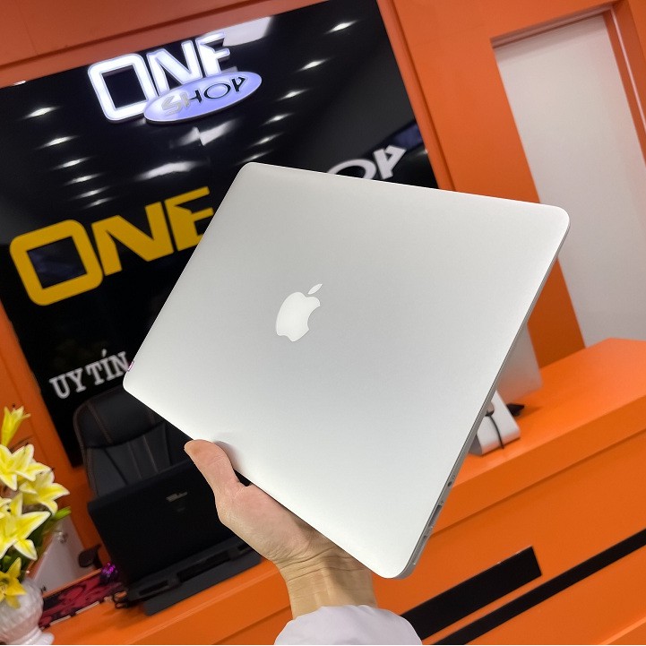 [Đẳng Cấp - Sang Choảnh] MacBook air MQD32SA 2017 Likenew 99% - Tặng kèm nhiều phụ kiện cao cấp .