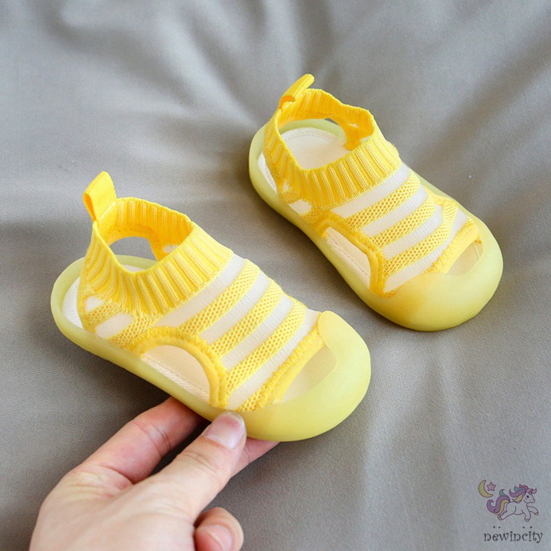 Giày chống trượt thiết kế sọc đáng yêu thời trang cho bé