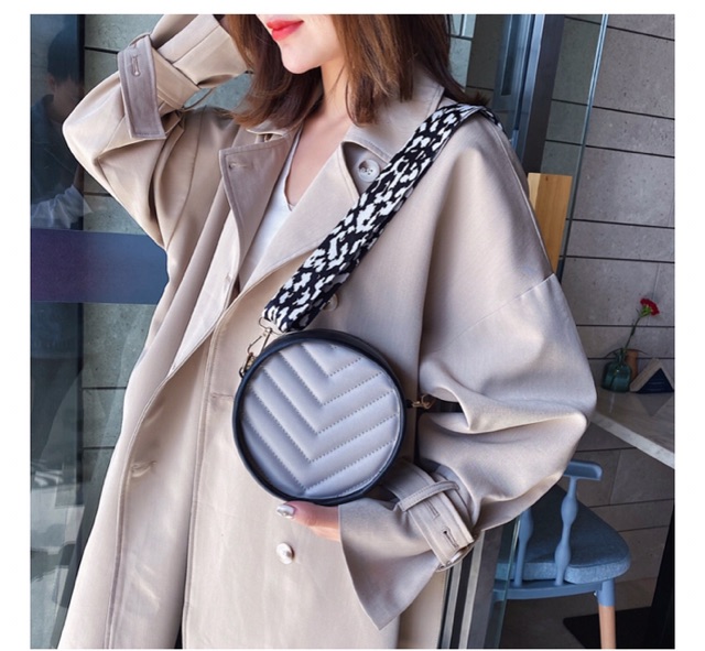 Túi đeo chéo kiểu dáng lá tròn xinh xắn