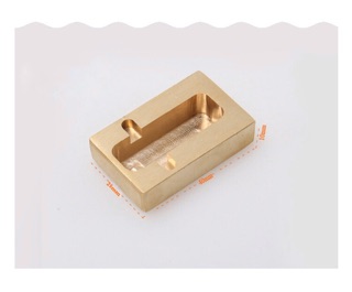 Dụng cụ sơn cạnh bằng đồng