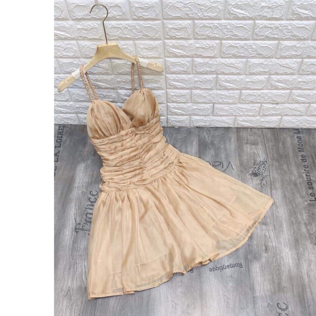 váy 2 dây cúp ngực