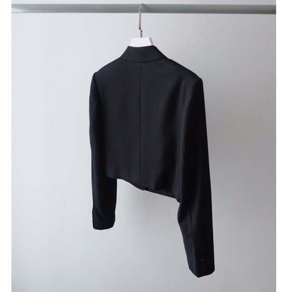 Áo vest blazer màu đen có độn vai, dáng ngắn - Levi Crop Black Blazer - OLALASTUDIO | BigBuy360 - bigbuy360.vn