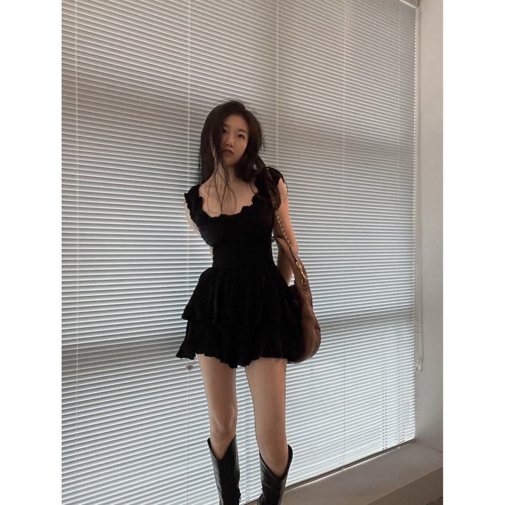 Đầm Lệch Vai Một Mảnh Ôm Eo Màu Trắng Đen Phong Cách Mới