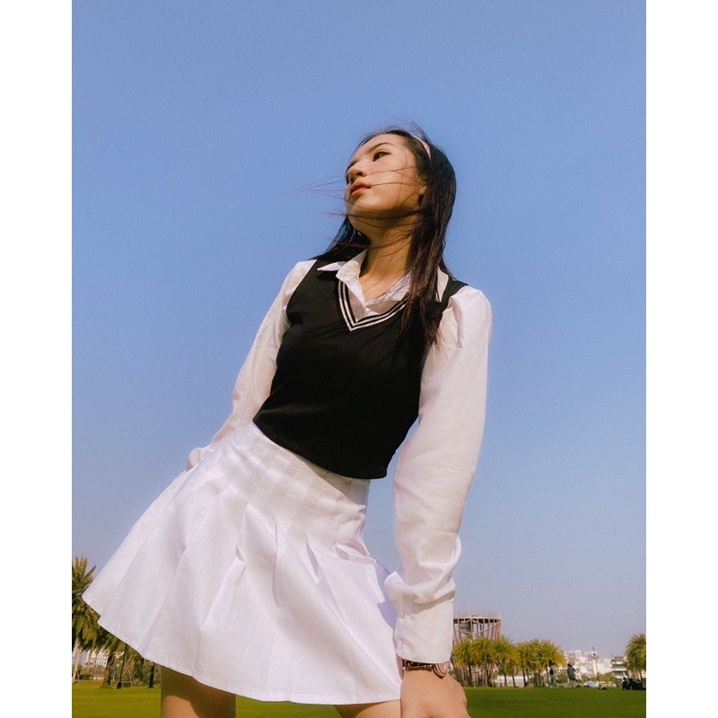 DALLA Áo gile đen croptop
