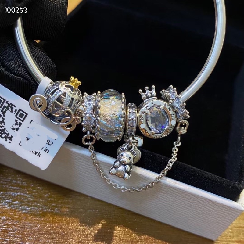 Charm bảng w tông trắng
