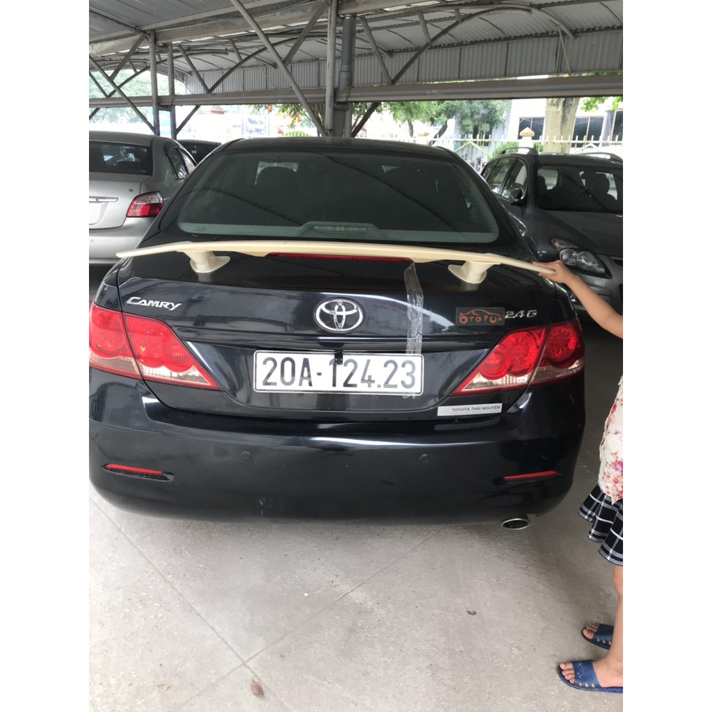 Đuôi gió thể thao theo xe camry hang mộc chưa sơn