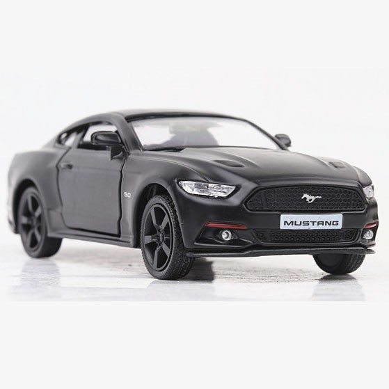 Xe mô hình Ford Mustang tỉ lệ 1:36 bằng hợp kim màu đen, có bánh đà, mở 2 cửa