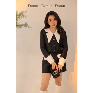 Set đen cổ cánh bướm trắng