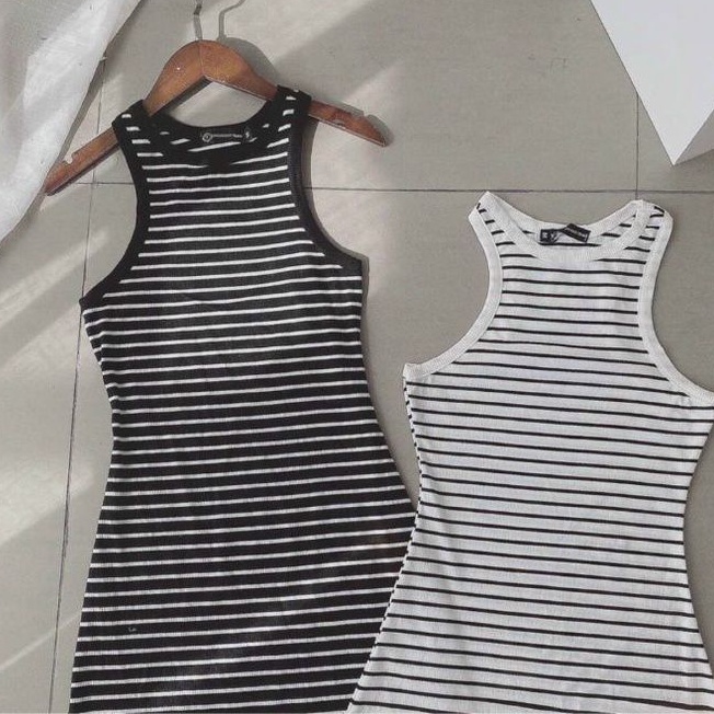 Đầm 3 lỗ form dài tôn dáng siêu xinh