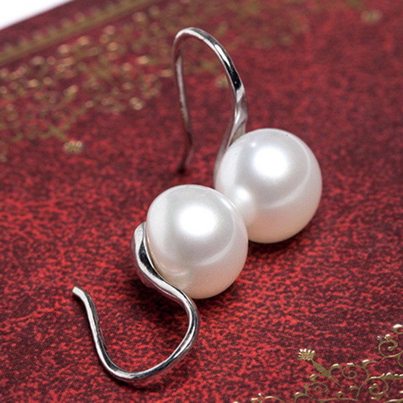 Ladies Korean Style Temperament Pearl Stud Earrings