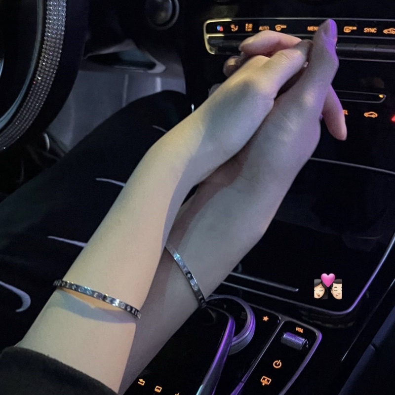 VÒNG TAY LV KHÔNG GỈ KHẮC HOẠ TIẾT MONOGRAM SIÊU SANG