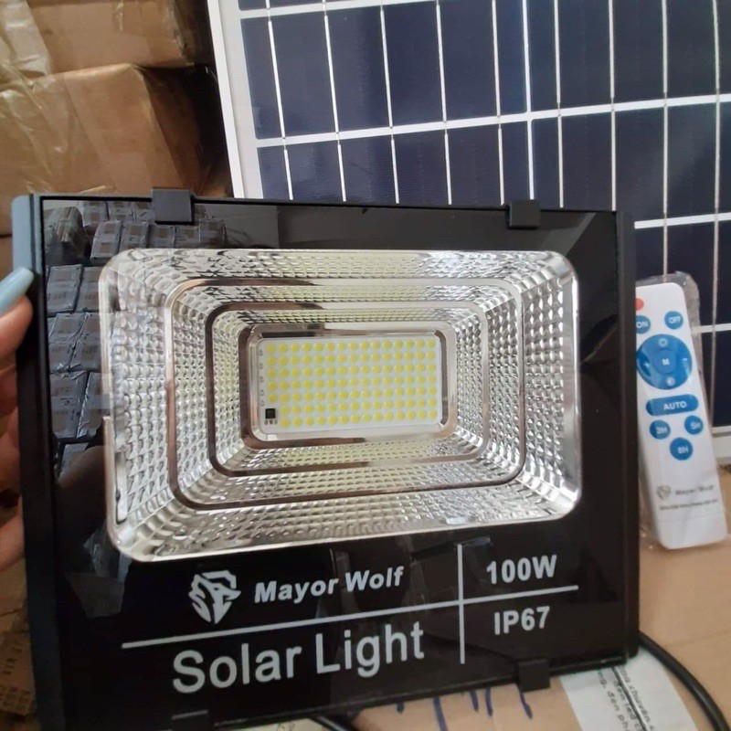 Đèn năng lượng mặt trời mayor wolf pha 100w
