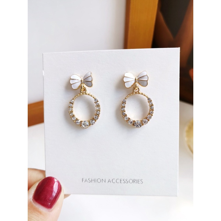 Hoa tai nơ hình tròn nữ tính