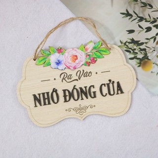 Bảng gỗ decor Ra vào Nhớ đóng cửa