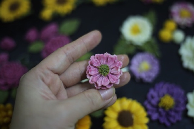 Khuôn silicon hoa cúc 4 bông khuôn trắng