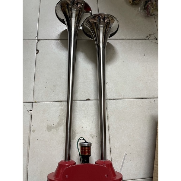 Còi hơi, kèn hơi đế đỏ, âm thanh siêu to, siêu vang dùng cho xe tải, xe đầu kéo, tàu, thuyền…