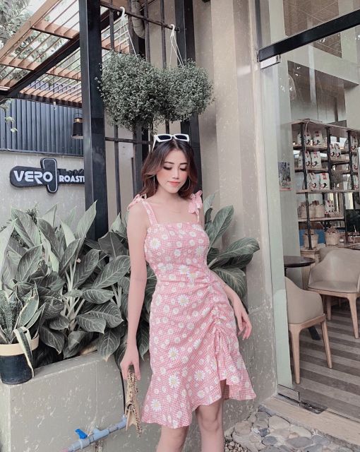 Đầm 2 dây  caro hoa hồng rút hông