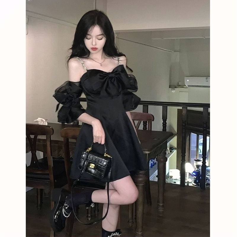 Đầm 2s đen rớt vai đính đá tay phồng nơ ngực