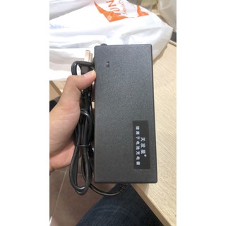 Sạc pin Li-ion 24V 7S mới, điện áp ra 29.4V - 2A, giắc 5.5X2.5, có đèn báo đầy.