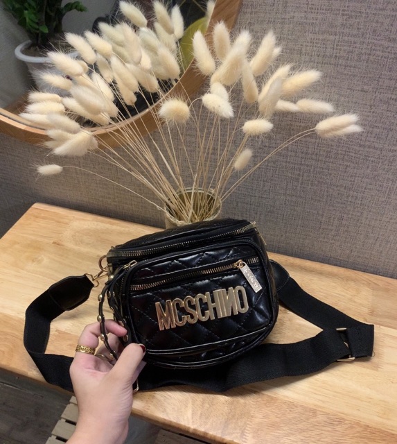 Túi đeo bụng moschino da mềm