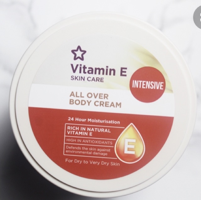 ( Superdrug UK ) Kem dưỡng ẩm tối đa 24 giờ VITAMIN E INTENSIVE DA KHÔ DA NỨT NẺ all over body 475ml hũ to Bill UK