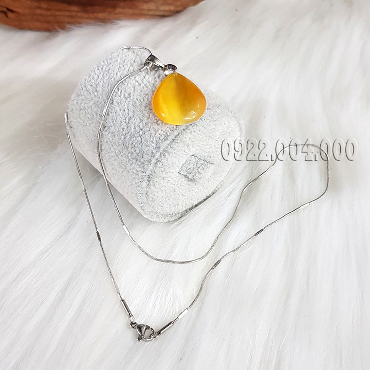 Vòng cổ nữ mặt đá cam đơn giản.