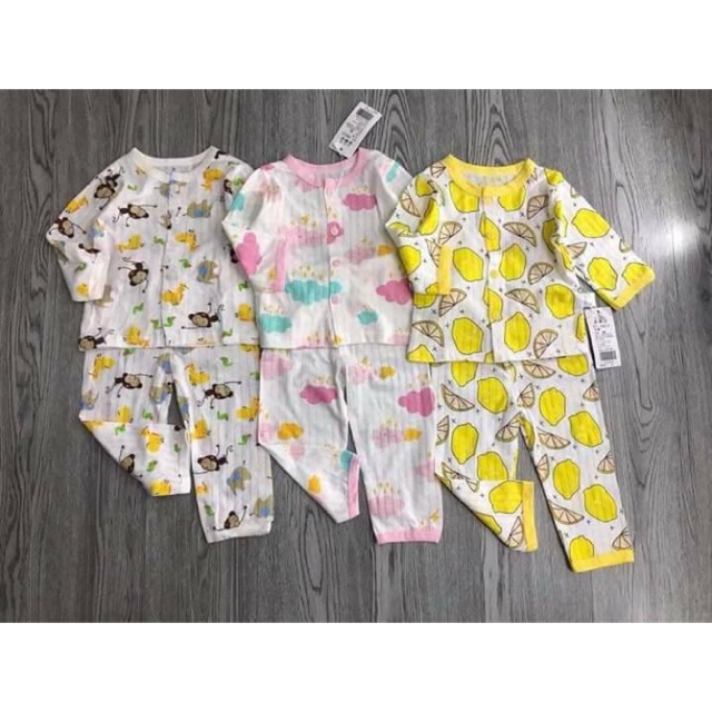 Combo 20b côtton giấy xuất dư Hàn Quốc. Chất vải mềm mịn thấm hút mồ hôi cực tốt. Đủ size cho bé từ 5-15 kg . Liên hệ m